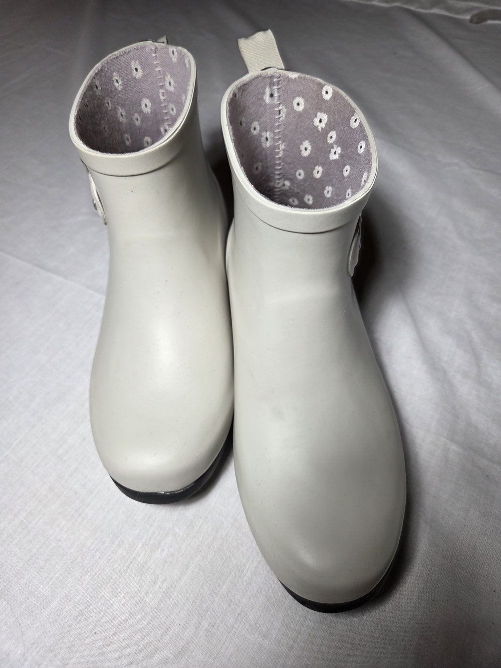 chooka White Ankle Rain Boots with Patterned Lining Minimalist Design